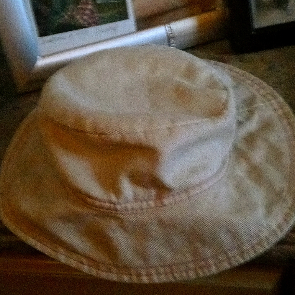 Bucket hat